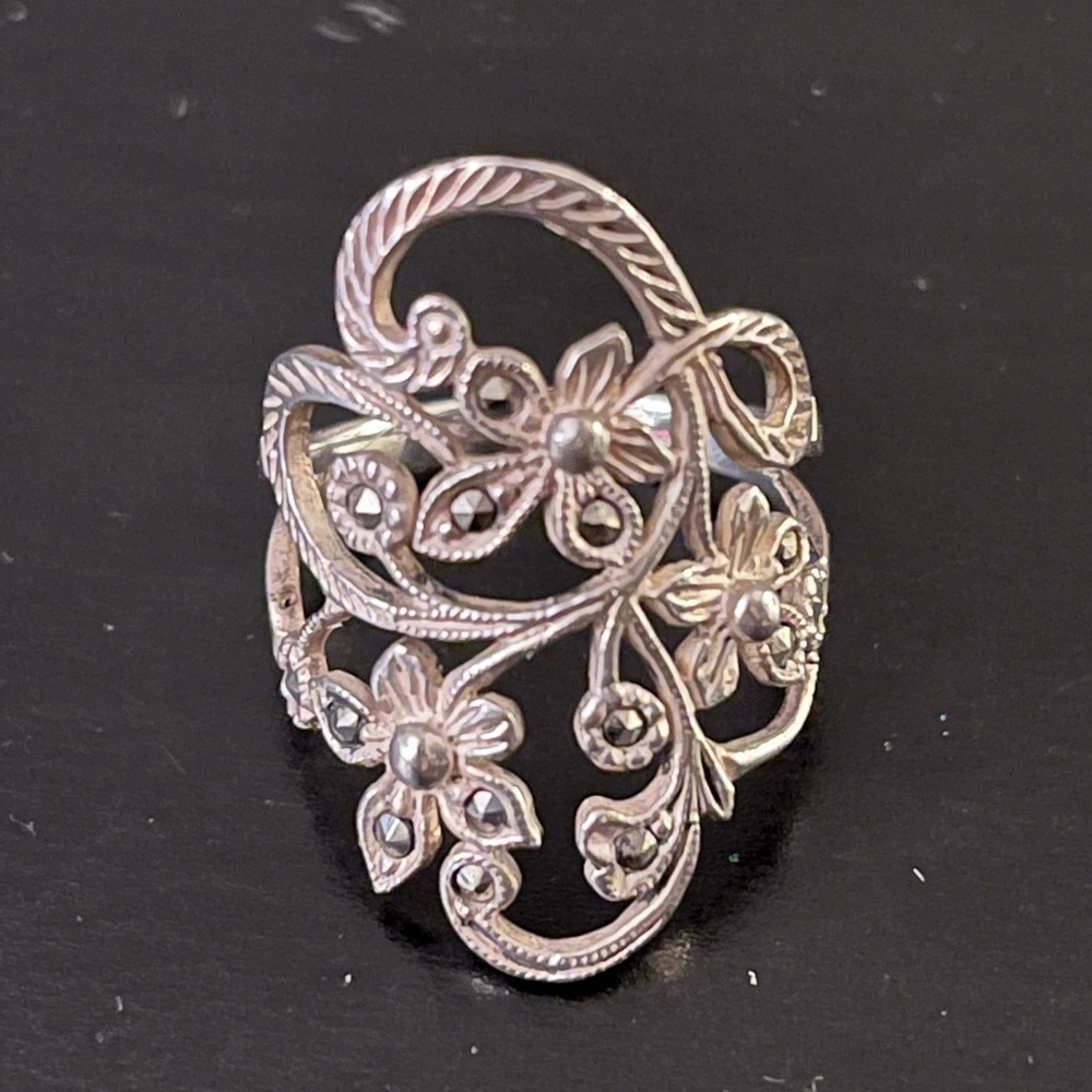 Sterling Silver large floral design ring size